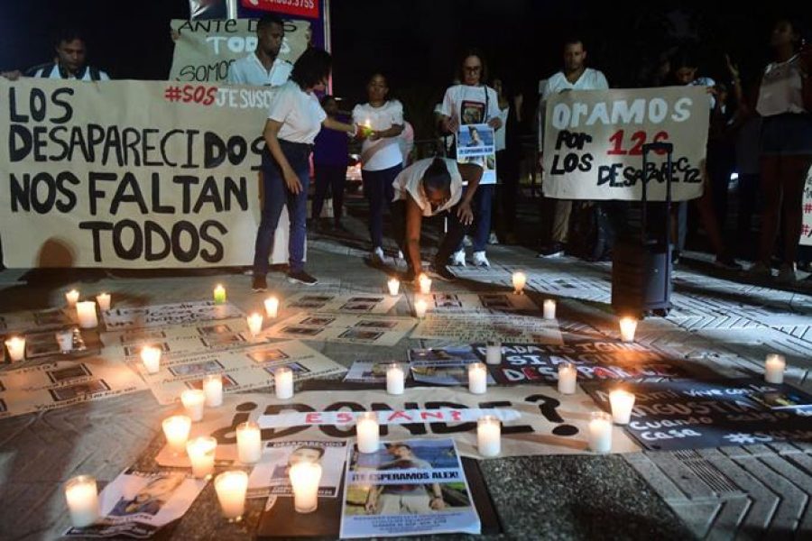 vigilia-frente-al-palacio-por-126-desaparecidos