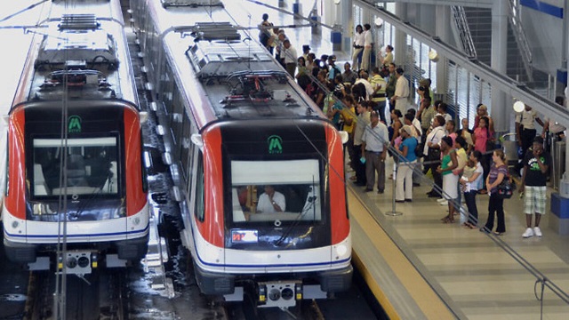 Falla tecnica del metro de Santo Domingo, deja fuera de funcionamiento el servicio de pasajeros por mas de 6 horas, desde la estacion Maximo Gomez a la estacion Mama Tingo en Villa Mella
Fotos: Carmen Suárez/acento.com.do
Fecha: 03/10/2011